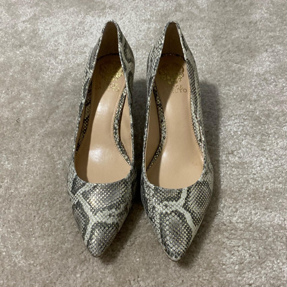 Vince Camuto pump heel